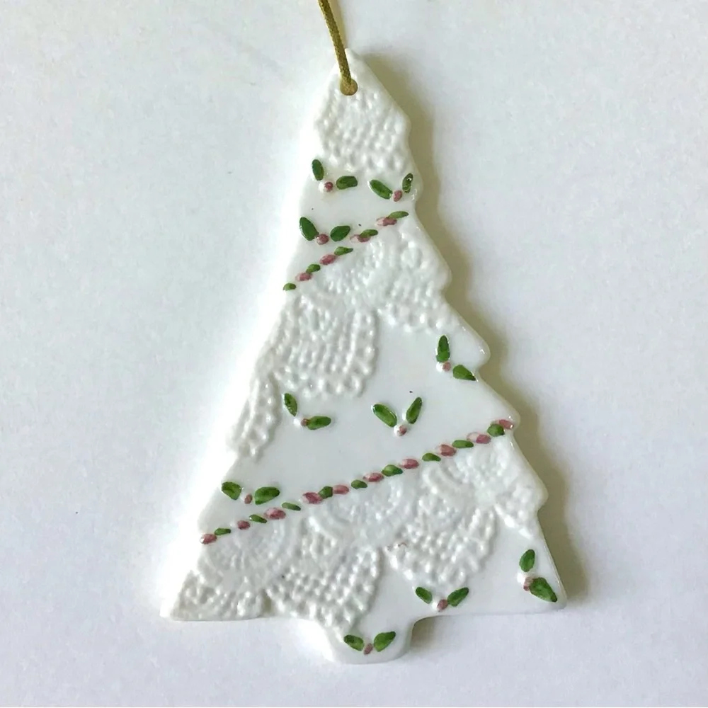 The Homemakers Idea Company christmas tree